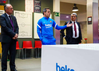 Presenta Barcelona FC a director interino