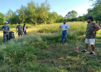 Padres de familia se suman a la mejora de espacios deportivos