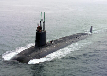 Detiene FBI a oficial naval por vender información sobre submarinos nucleares