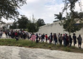 Regios hacen largas filas por boletos para la final de CONCACHAMPIONS