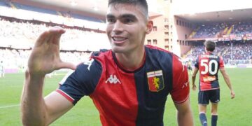 Johan Vásquez va de inicio ante el Spezia