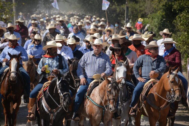 Cabalgando con Todos por Tamaulipas miles de familias con César Verástegui