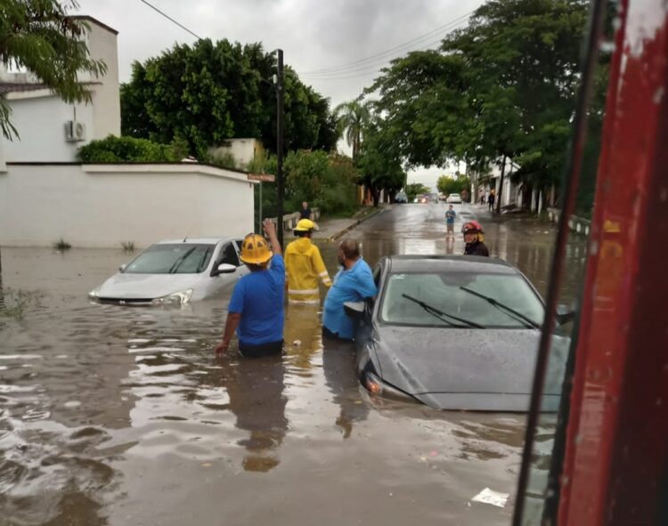Provocan intensas lluvias inundaciones en varios sectores de Victoria