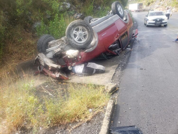 Muera chofer aplastado por camioneta que manejaba