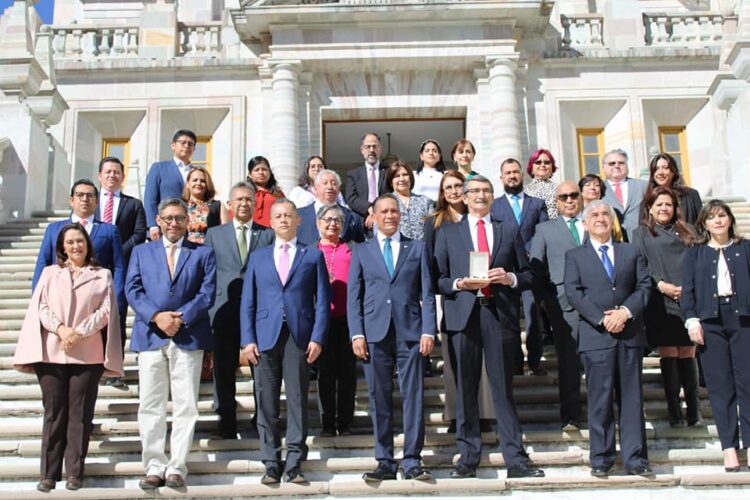 Rector Suárez Fernández recibe Presea “Dr. Jorge Carpizo McGregor” 2021