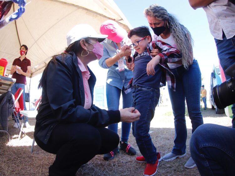 Vacunan contra Covid a niños neolaredenses de 5 a 11 años