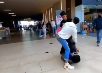 Se agarran a golpes por los Boletos de Spiderman No Way Home.