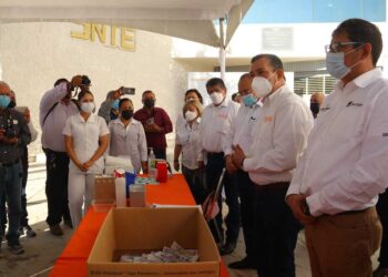 Inician ISSSTE-SNTE jornada de vacunación contra Influenza y neumococo