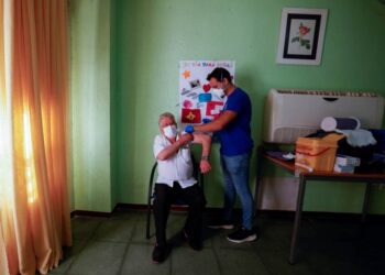 España aplicará refuerzo anticovid a mayores de 60 años