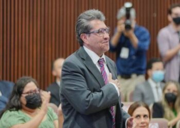 Monreal desea éxito a López Obrador en cumbre trilateral