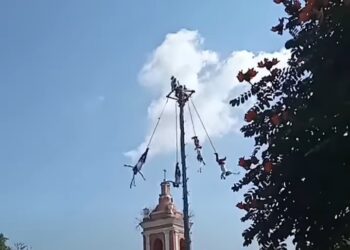 Volador de papantla cae de 25 mts de altura