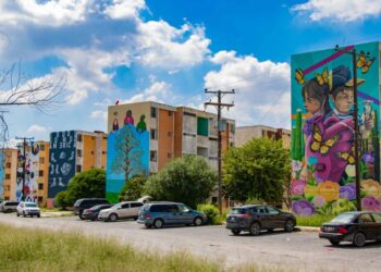 Plasman artistas murales en edificios del módulo habitacional “Jesús Urquiza” en Matamoros