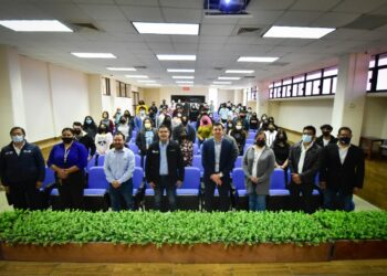 Siguen impartiendo conferencias de tema aduanero en la UTNL