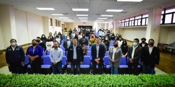 Siguen impartiendo conferencias de tema aduanero en la UTNL