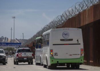 México y EU acuerdan reforzar combate al contrabando de armas