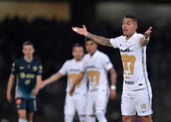 Pumas deja ir vivo al América de CU, empatan 0-0