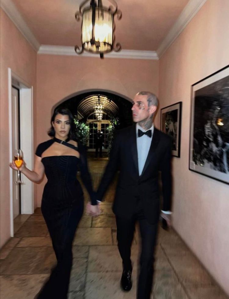 El exótico regalo que recibió Travis Barker de Kourtney Kardashian