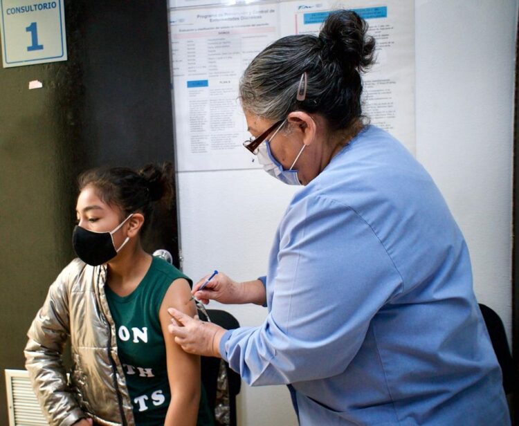 Aplicarán 20 mil vacunas Pfizer contra el Covid a jóvenes victorenses de 15 a 17 años