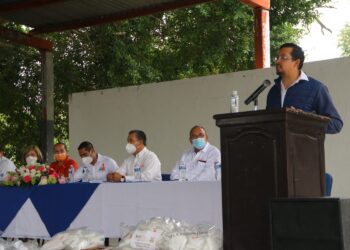 Reconocen maestros de Llera labor de Rigoberto Guevara y apoyo de la Sección 30