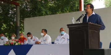 Reconocen maestros de Llera labor de Rigoberto Guevara y apoyo de la Sección 30