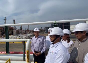 Cuestiona AMLO abandono de refinerías de Madero, Cadereyta y Minatitlán
