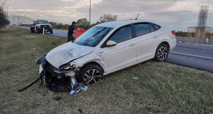 Se lesionan empleados en aparatoso accidente
