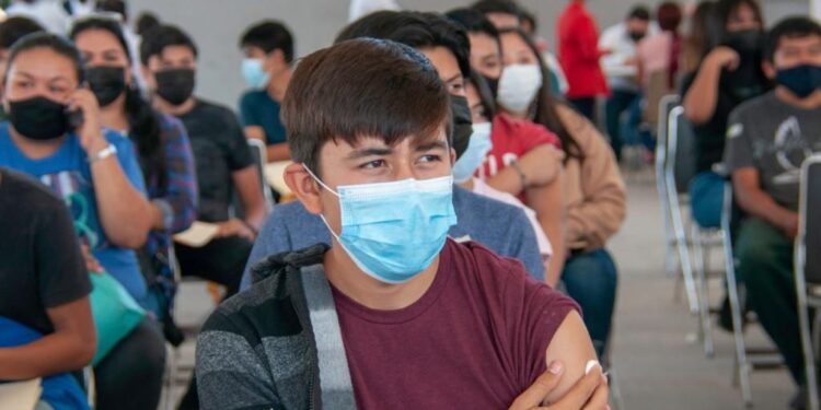Aplican 12 mil dosis anti Covid en primer día de vacunación a adolescentes en Tamaulipas