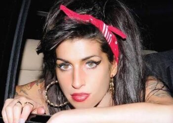 Vestido del último concierto de Amy Winehouse se vendió por 243,200 dólares