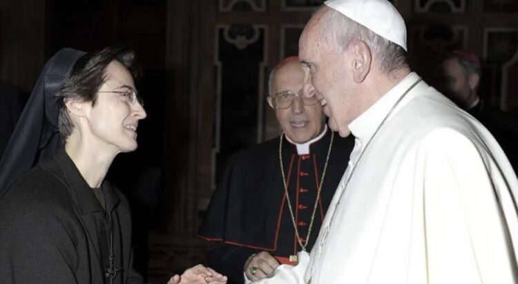 Papa Francisco nombra por primera vez a una mujer como “número dos” del Vaticano