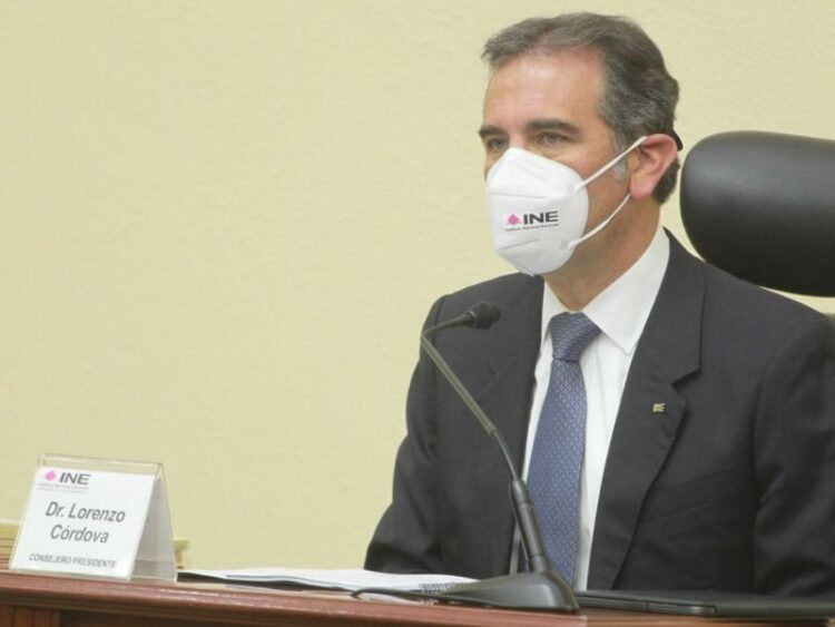 Pide Lorenzo Córdova a diputados no poner en riesgo consulta de revocación de mandato