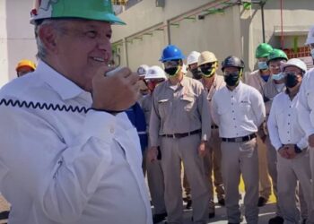 Reconfigurar refinerías, asunto de seguridad nacional: López Obrador