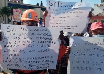 Aseguran trabajadores de Pemex ser desplazados en la refinería Madero.