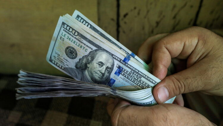 Hombre de la tercera edad gana lotería por segunda vez