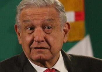 ‘Sí puedo hablar de la consulta’ respondió AMLO al Tribunal Electoral.
