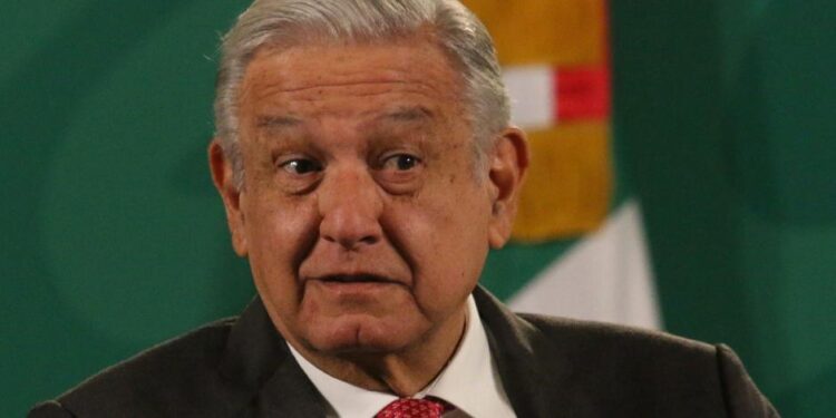 ‘Sí puedo hablar de la consulta’ respondió AMLO al Tribunal Electoral.