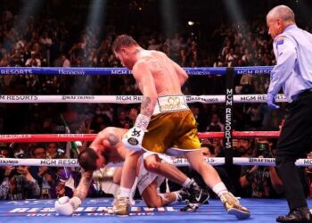 Canelo Álvarez, vence por nocaut a Caleb Plant en round once