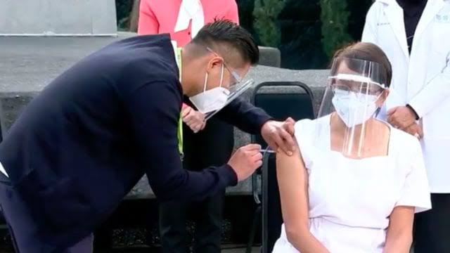 Aplicarán nueva vacuna a maestros de Tamaulipas