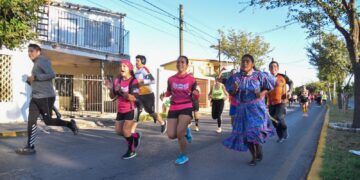 Exitosa la carrera de la UTNL con la tarahumara Lorena Ramírez