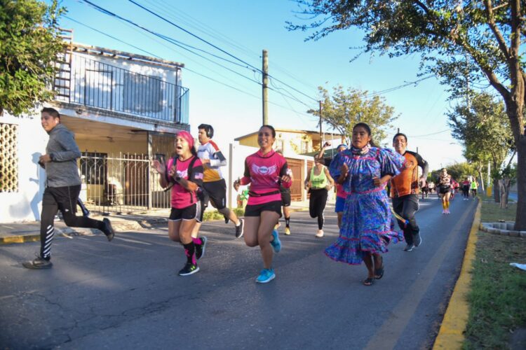 Exitosa la carrera de la UTNL con la tarahumara Lorena Ramírez