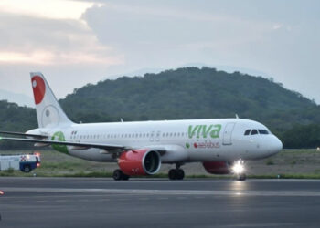 Profeco advierte que no pueden cobrar equipaje en mano en aerolíneas.