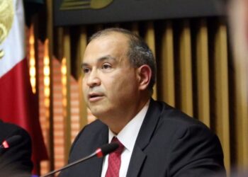 FGR pide a Interpol ficha roja de Carlos Treviño, exdirector de Pemex
