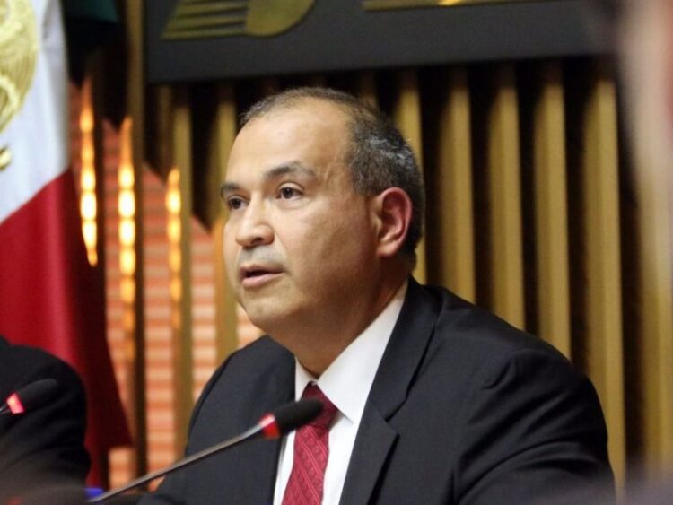 FGR pide a Interpol ficha roja de Carlos Treviño, exdirector de Pemex