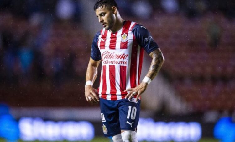 Alexis Vega abandona el entrenamiento de Chivas