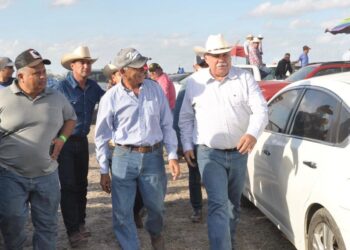 Celebra César Verástegui con miles de familias fiestas en Soto la Marina