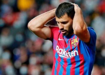 Kun Agüero podría dejar las canchas