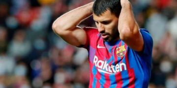 Kun Agüero podría dejar las canchas