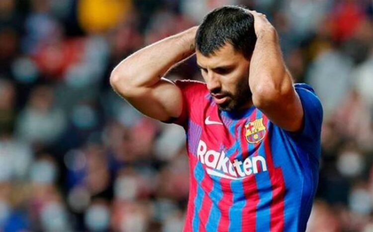 Kun Agüero podría dejar las canchas