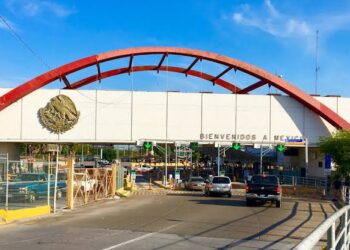 EUA exhorta a turistas evitar aglomeraciones por apertura de puentes