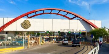 EUA exhorta a turistas evitar aglomeraciones por apertura de puentes