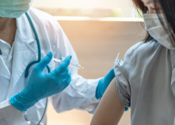 Restricciones a de acceso a lugares públicos a personas no vacunadas en Grecia.